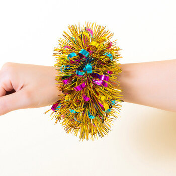 手腕花 六一幼儿园儿童表演红色皮筋手花手腕花跳舞蹈演出手环运动会