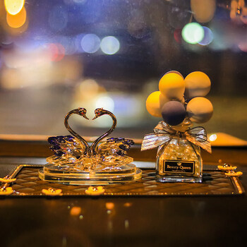 适用于汽车摆台气车内部摆件饰车子车载辆摆件小车车载香水车内装饰品