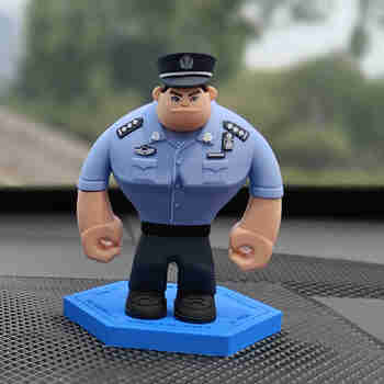晴智特公安警官察公仔汽车摆件手办玩具车载装饰品送男父亲生日礼物品 公安公仔+蓝底座+固定胶贴 蜀黍家执勤公安人员微缩模型摆件