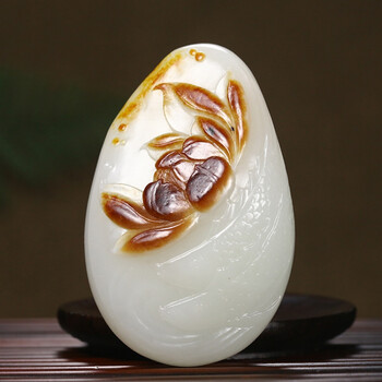 新疆和田玉白玉籽料苏工荷花鱼精美金璐澜把件手玩料