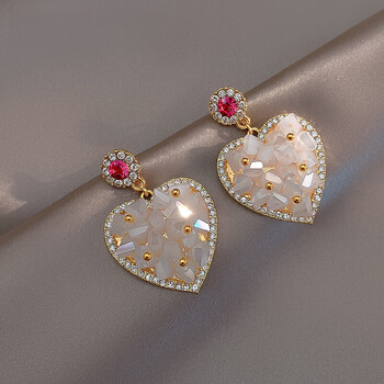 伟德bv1946官网-饰品商铺经营者楼依洋——“不出义乌用AI把生意做到20多个国家”