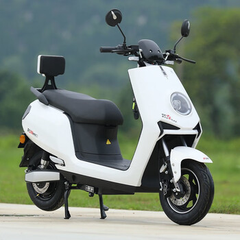 新国标 电动车n9大金牛72v电瓶车60v男女踏板长跑王高速电摩 白色