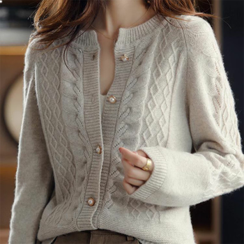 凡霖复古绞花针织开衫外套女2022年秋冬新款宽松气质减龄外搭上衣浅