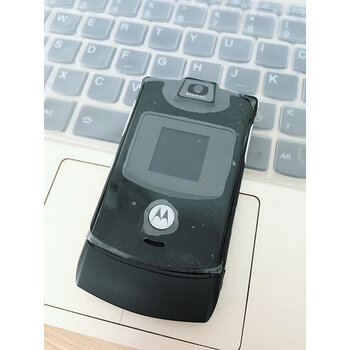 motorola/摩托罗拉 v3c电信cdma超薄翻盖按键老人学生男女手机 黑色