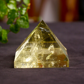 天然黄水晶金字塔摆件水晶摆件旺财主财运边长约4厘米