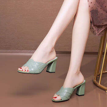 鞋靴>时尚女鞋>女士拖鞋>女士包头拖>大唐喜乐牛>大唐喜乐牛软皮凉