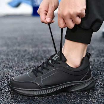 特步男鞋春秋季新款皮面防水运动鞋男黑色软底轻便休闲鞋跑步鞋071全