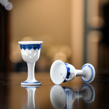 酒杯白酒杯套装中式酒具分酒器老式小酒盅家用二钱青花玲珑小酒杯单个