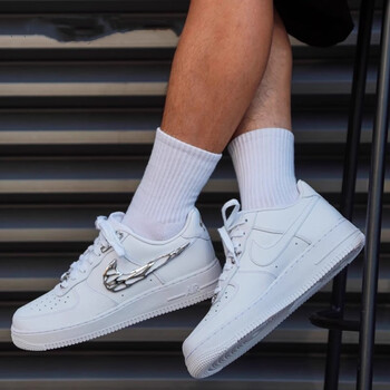 耐克nikenikeairforce1白色融化金属钩空军男子板鞋fv361610136码
