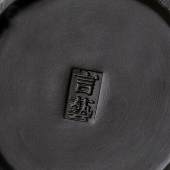 
                                        言艺 紫砂茶叶罐 品质茶叶罐 密封 功夫茶具配件 黑色(中号)                