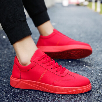 小红鞋男皮面防水百搭休闲运动鞋春季潮鞋子红色男士鞋社会小伙鞋