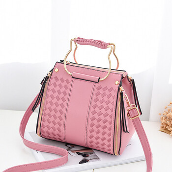旗舰店官网女包2018新款潮包包女定型时尚大气包斜挎单 粉红色