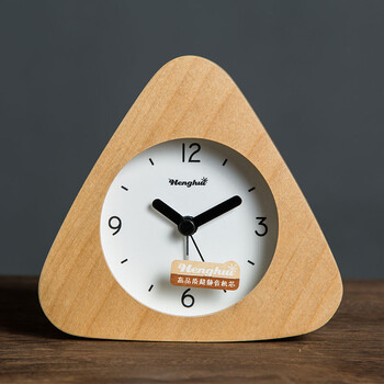 时钟时尚简约卧室床头个性台钟夜光 北欧实木闹钟v1 原木色-三角形