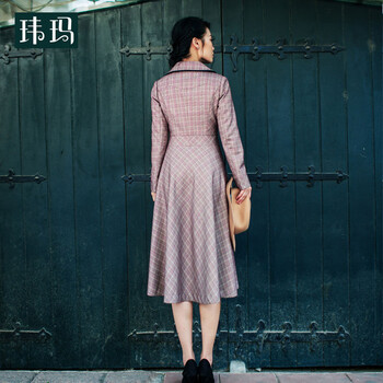 玮玛2015秋冬新品复古文艺长袖格子翻领修身双排扣女风衣外套927F 红色格子 XXL