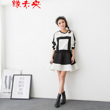 物不二2016新款女装条纹太空棉长袖套头卫衣半身短裙两件套装7035 黑色 均码