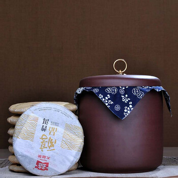 
                                        茗露 茶叶罐 宜兴紫砂茶叶罐醒茶罐 大号七子饼罐 普洱茶罐茶饼罐宜兴紫砂茶叶罐 醒茶罐 茶 紫泥七饼铜扣款                