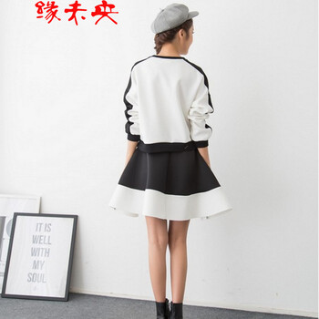 物不二2016新款女装条纹太空棉长袖套头卫衣半身短裙两件套装7035 黑色 均码