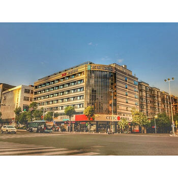 和颐至格酒店(福州鼓屏路三坊七巷屏山地铁站店)和颐豪华双床房 1晚