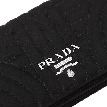 ¥10080.00 月销50件 PRADA 普拉达女士黑色绒面皮革拼接单肩斜 ¥10080.00 月销50件 PRADA 普拉达女士黑色绒面皮革拼接单肩斜