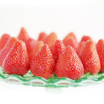 百利草莓 2盒约1kg装 20枚/盒_ 7折现价109元