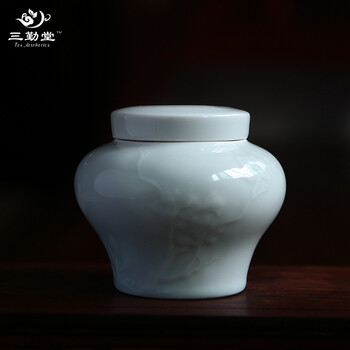 
                                        三勤堂 茶叶罐陶瓷茶仓 景德镇茶具青瓷密封普洱茶罐茶叶包装礼盒 荷花铜扣茶叶罐                