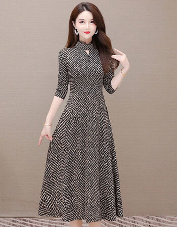 秋冬款连衣裙长款连衣裙2021秋季新款赫本风时髦中年妈妈减龄遮肚子