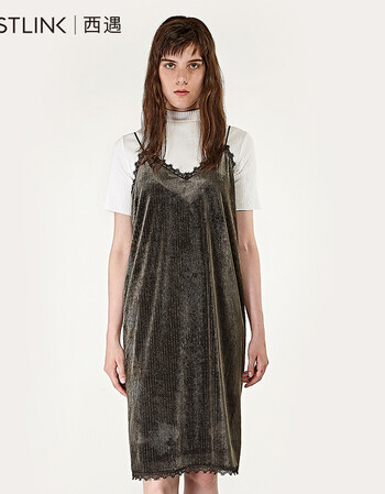 西遇(westlink)女装新款秋丝绒拼接蕾丝边吊带连衣裙女中长裙时尚套装