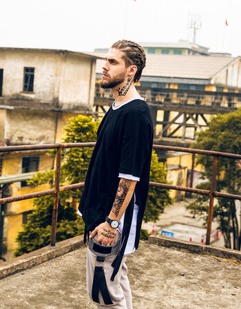 夏欧美高街嘻哈宽松撕边拼接假两件短袖t恤男潮牌中长款街舞体恤 黑白