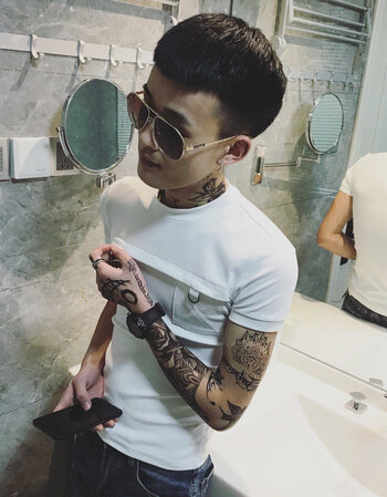 年轻小伙子帅气男衣服社会人紧身半截袖网络红人潮流修身短袖t恤 白色