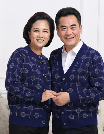 2017新款中老年情侣装针织爸爸外套妈妈开衫加厚羊毛衫大码老年人服装