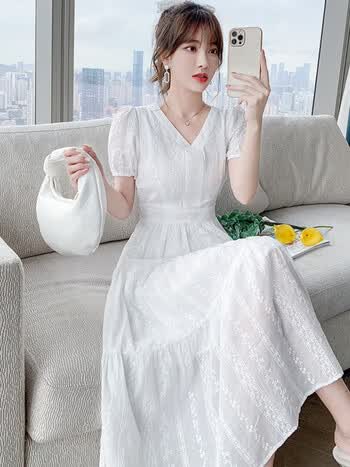 新款法式气质仙女长裙冰依琳春夏装中长款白色裙子v领过膝修身显瘦