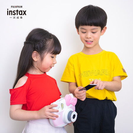 
                                                                                富士instax 立拍立得 一次成像相机 HelloKitty特别定制版相机 粉色                