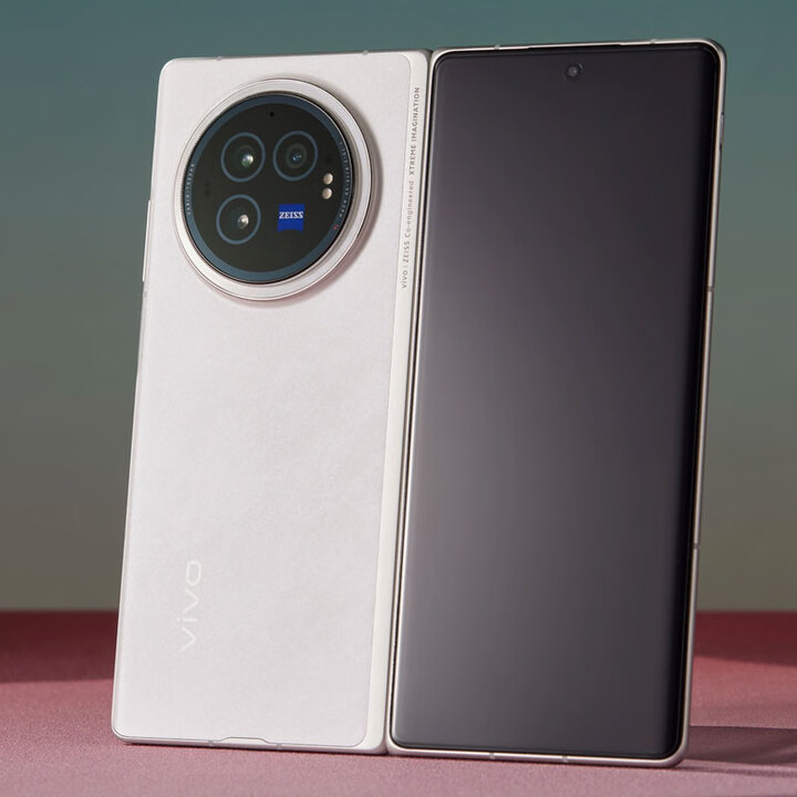 vivovivo vivo X Fold3 第二代骁龙8折叠屏商务超轻薄拍照AI手机 轻羽白 _xFldo3_12GB+256GB 薄翼黑 5G通16GB+512