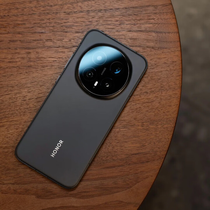 HONOR荣耀Magic8 Pro选【24期/免息】2亿超夜神长焦 新一代青海湖电池 2025新款AI智能手机 绒黑色 16+512GB 官方标配+晒单好礼八选一