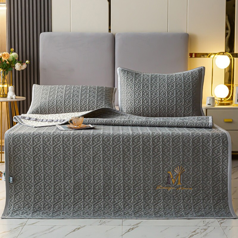 伊伊爱 纯色字母绣乳胶凉席三件套 时尚灰 180*200cm/XZ0AN02200024