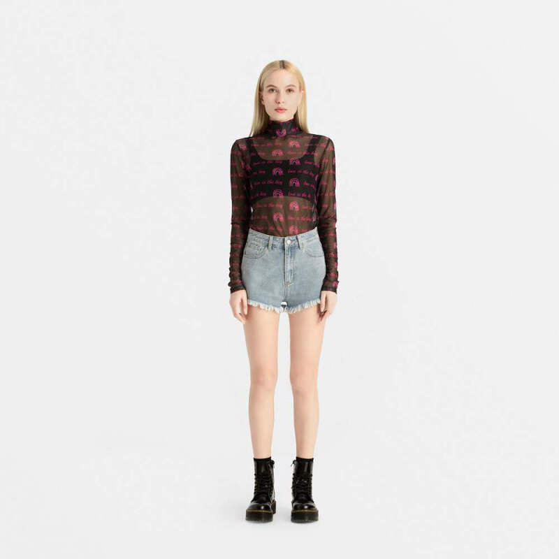 Black print base shirt