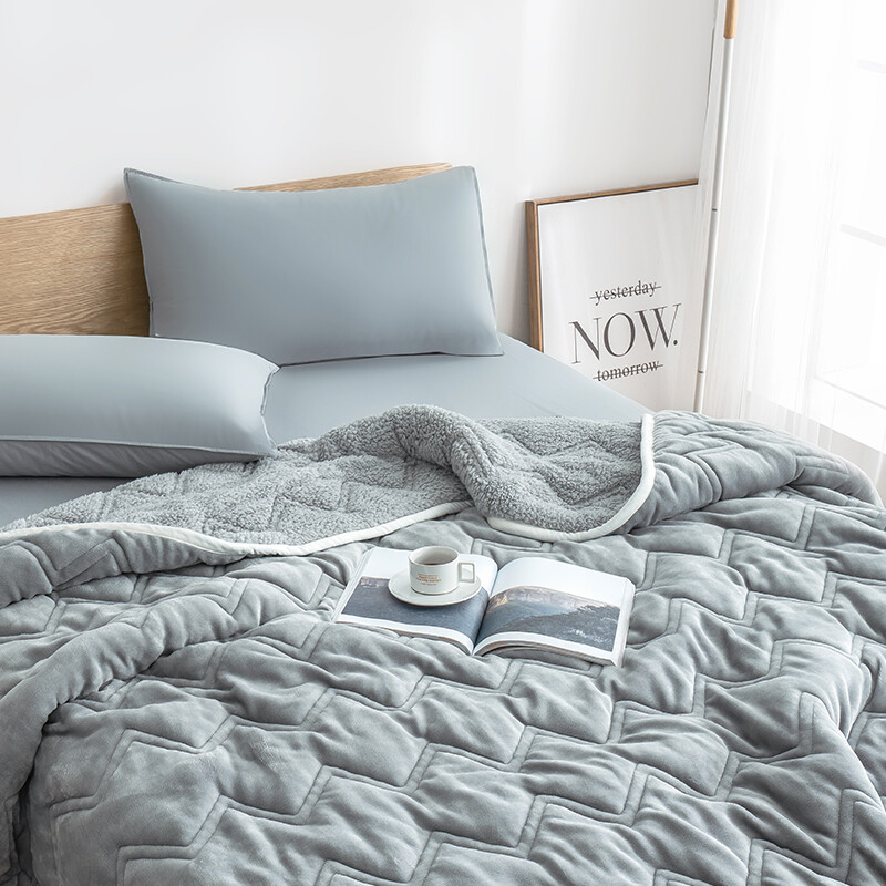 Jingdong jingzao winter thickened blanket dormitory single blanket flannel lamb blanket double-layer three-layer Blanket Quilt 150 * 200