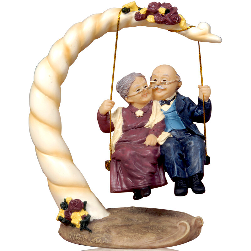 Jinhuo presents the medium-sized swing old woman with a wedding gift for a friend and a creative birthday gift