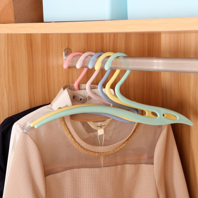 Ou runzhe high-end Taiwan made creative high-end corrugated PP plastic clothes hanger 5 colors 20 pieces
