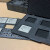 芯片样品盒收纳盒集成摆放黑色凹槽格子海绵ic存放试验周转 大款D 92*120*16mm 内格尺寸5*5