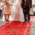 红地毯一次性结婚用品婚礼装饰婚房场景布置婚庆大红色无纺布红毯 红地毯【我们结婚啦】 宽1米*长50米+红胶带+花瓣+手