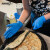 爱马斯（AMMEX）一次性丁腈手套橡胶手套食品级餐饮加厚家用厨房洗碗实验室防滑防油污耐酸碱丁晴手套 ST耐用型蓝色丁腈（100只/盒） S