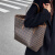 酷奇袋鼠（KUQIDAISHU）法国感经典托特包轻奢通勤手提包大容量百搭单肩包女 咖啡色