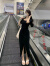 韩哚馨（HANDUOXIN）遮肚子赫本风收腰显瘦连衣裙女2024夏季不规则方领小黑裙 黑色 XL