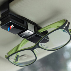 一宾（YIBIN）车载眼镜夹 多功能车用眼镜架盒 汽车用品名片停车票据收纳墨镜夹 宝马M标 黑色