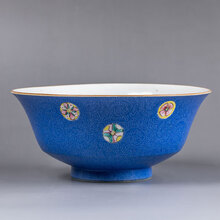 陕西省文物总店清嘉庆粉彩轧道皮球花碗