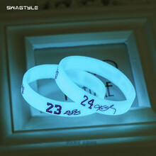 一对潮牌夜光情侣小清新闺蜜男女手环字母硅胶发荧手链腕带篮球星 科比+詹姆斯(加厚)