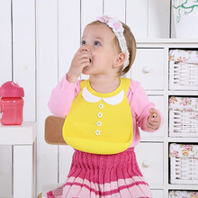 宝宝吃饭围兜夏季口水防水饭兜超软婴儿小孩围嘴硅胶儿童吃饭围兜 黄色娃娃领款