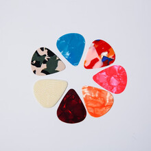 恋歌（Liange）8025吉他拨片 电吉他木吉他民谣吉他拨片 吉他配件尤克里里拔片 盒装款式混发