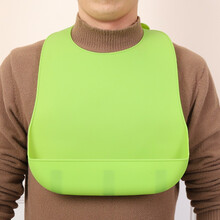 成人围嘴口水巾吃饭用的围兜老年防水接饭兜围裙病人饭兜硅胶大号 绿色